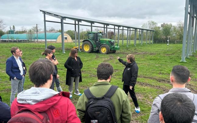 Instalazio berritzaile batek nekazaritza ekoizpena eta eguzki energia sortzea bateragarriak diren aztertuko du Arkautin. / Utzitakoa Instalazio berritzaile batek nekazaritza ekoizpena eta eguzki energia sortzea bateragarriak diren aztertuko du Arkautin.