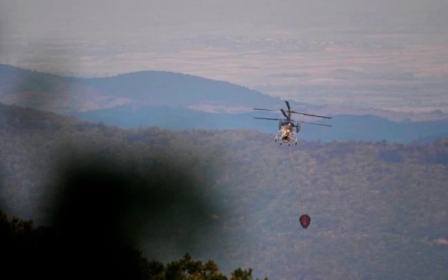 Continúan las labores de extinción para acabar con los incendios de Evros.