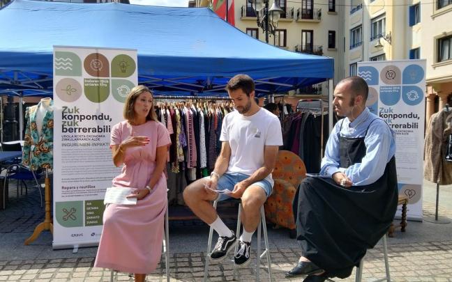 Aitziber Zubillaga, Ion Arozena y Markel Vélez el viernes en Zarautz.