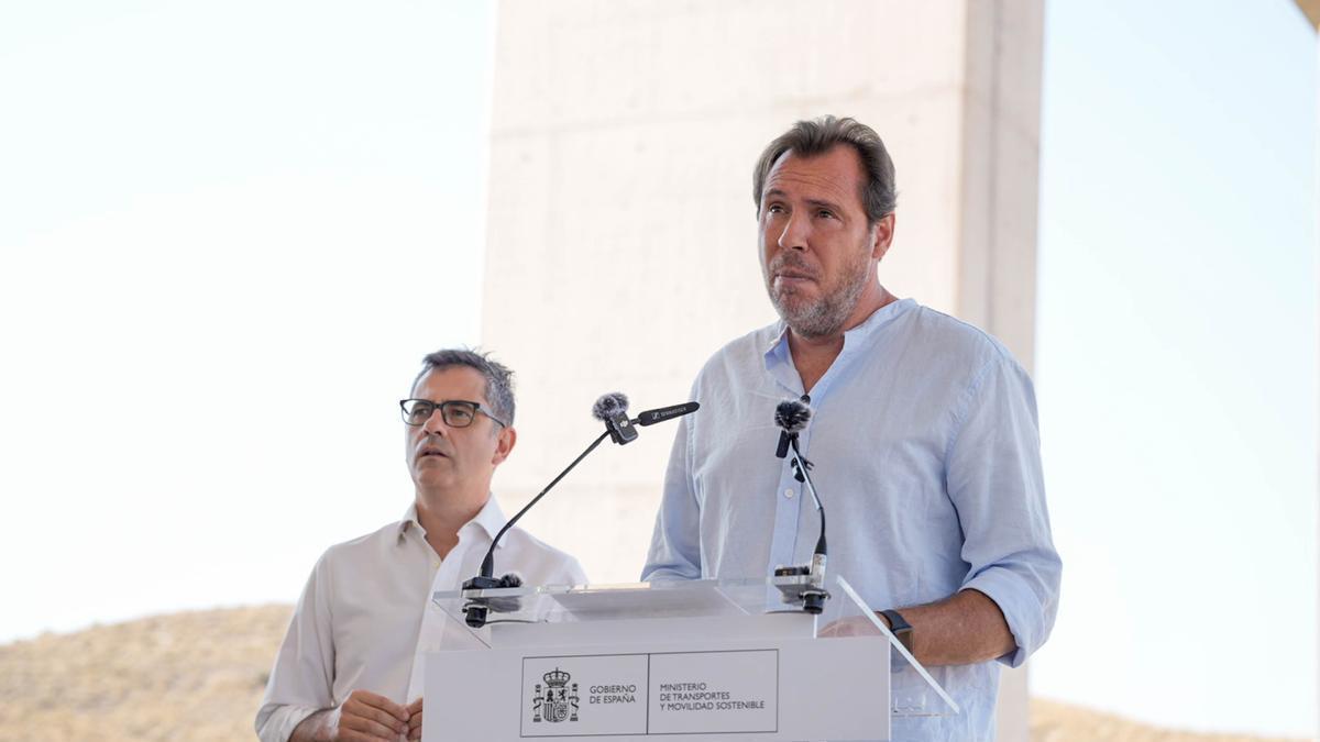 El ministro de Transportes y Movilidad Sostenible, Óscar Puente, durante una rueda de prensa en Almería