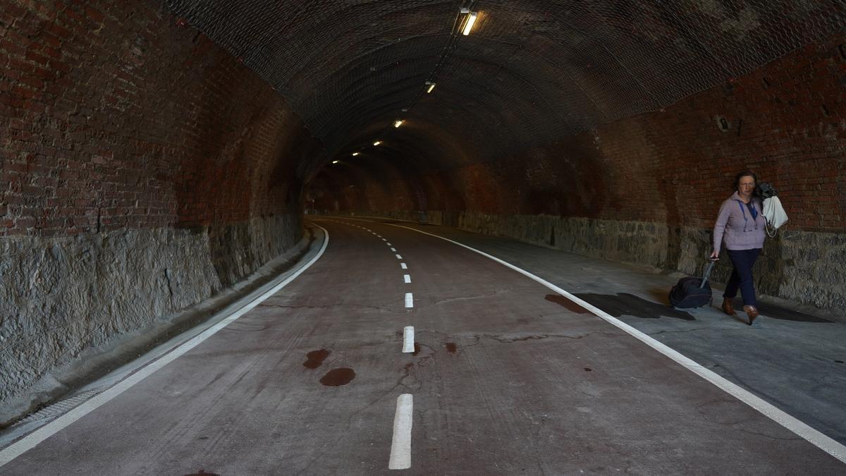 Imagen de un tramo del recién inaugurado bidegorri entre Bilbao y Basauri. / BORJA GUERRERO