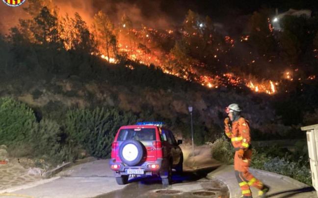 El incendio forestal en Montitxelvo (Valencia), en imágenes El incendio forestal en Montitxelvo (Valencia), en imágenes