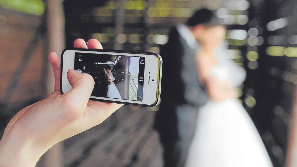La tecnología puede facilitar la organización de una boda y crear momentos únicos.