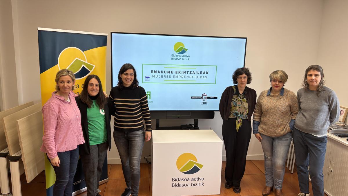 Rebeca García, Oihana Recalde, Nuria Alzaga, Estitxu Urtizberea, Ana Pérez y Saioa AAyala, durante la presentacón de la campaña.