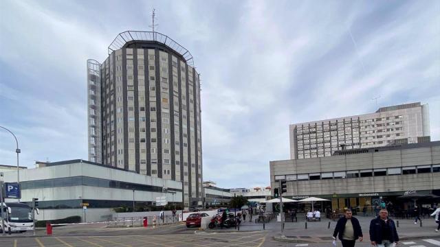 Fachada y zonas exteriores del Hospital de la Paz de Madrid.