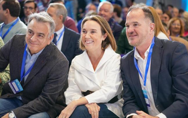 Iturgaiz se despide de la militancia en el XVI Congreso del PP vasco. Iturgaiz se despide de la militancia en el XVI Congreso del PP vasco.