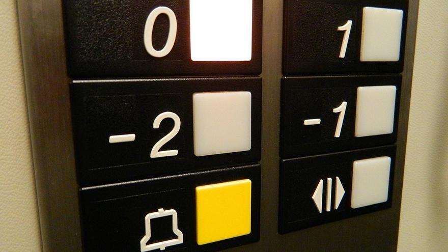 Viajaban seis personas en el ascensor.