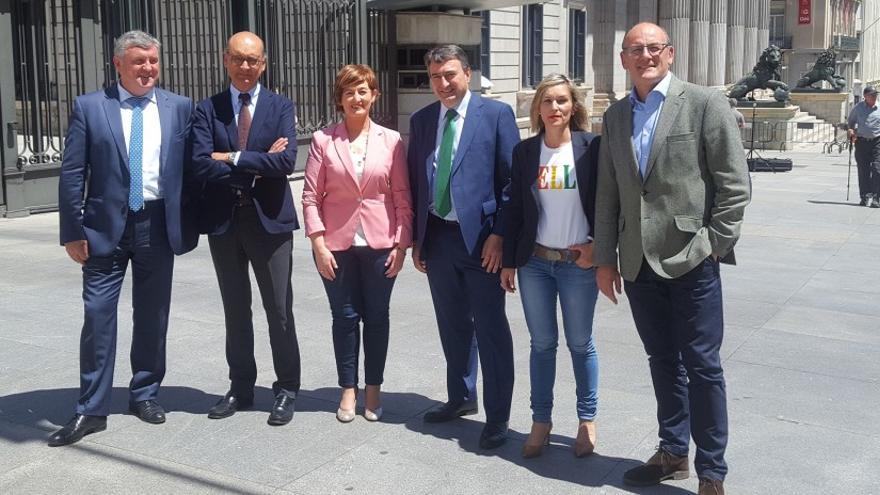 Los integrantes del Grupo Vasco en el Congreso: Iñigo Barandiaran, Mikel Legarda, Josune Gorospe, Aitor Esteban, Idoia Sagastizabal y Joseba Agirretxea