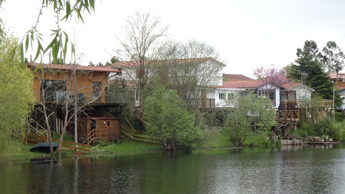El lago de Sames es un centro de ocio acuático y centro de vacaciones.