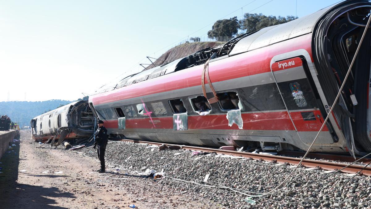 Uno de los vagones del tren de Iryo que descarriló.