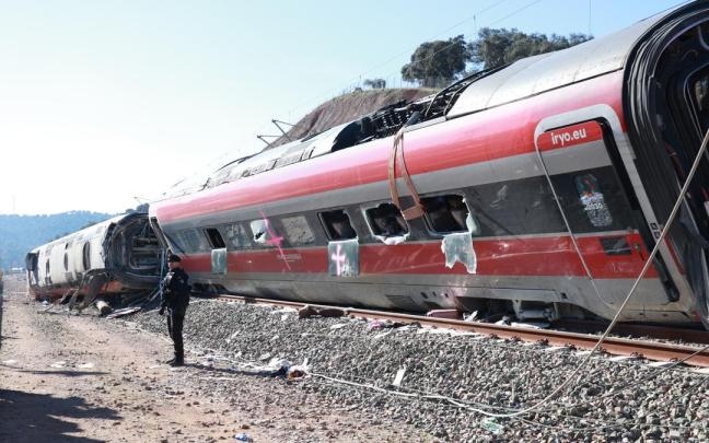 Uno de los vagones del tren de Iryo que descarriló.