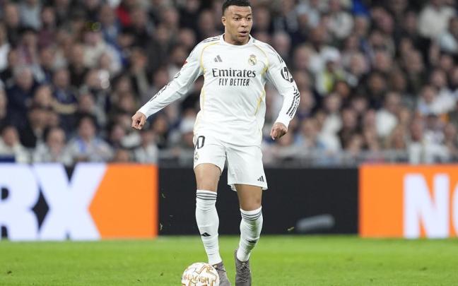 Mbappé, durante un partido con el Real Madrid.