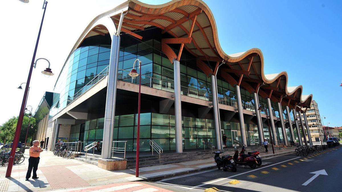 Exterior del polideportivo Aritzbatalde de Zarautz.