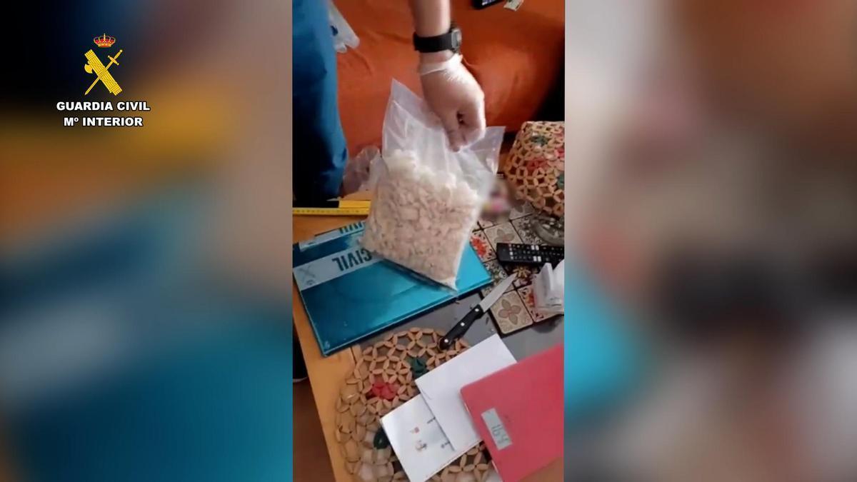La Guardia Civil registra la vivienda del cura detenido en Don Benito