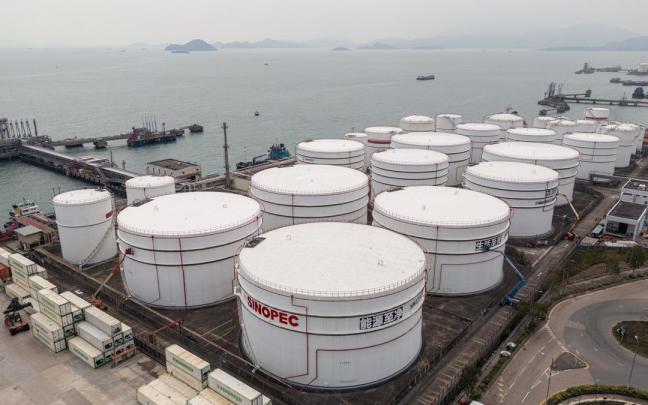 Tanques de almacenamiento de petróleo