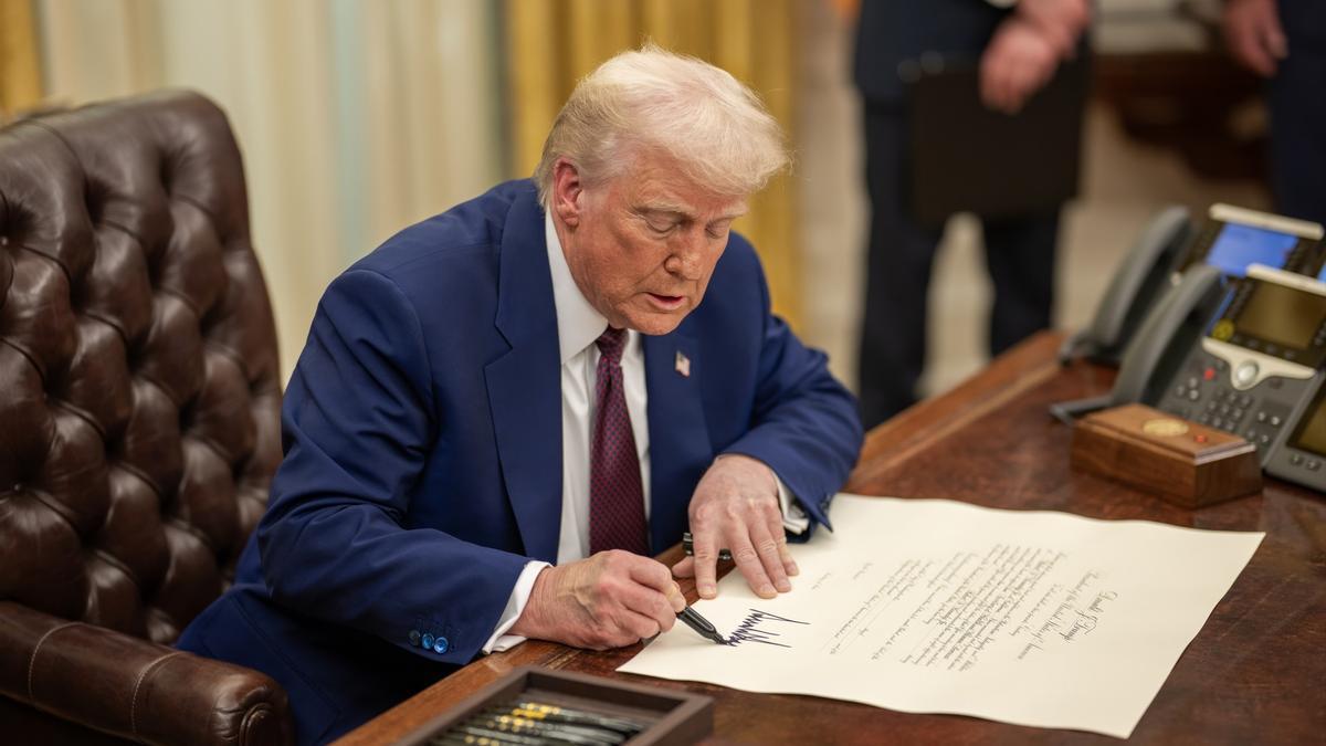 Trump nombra a Robert F. Kennedy Jr. como responsable de salud en EEUU.