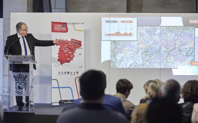 Enrique Maya, en la presentación de la etapa de la Vuelta en Pamplona. Enrique Maya, en la presentación de la etapa de la Vuelta en Pamplona.