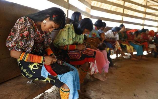 El pueblo Guna transmite de generación en generación el diseño y confección de 'molas'