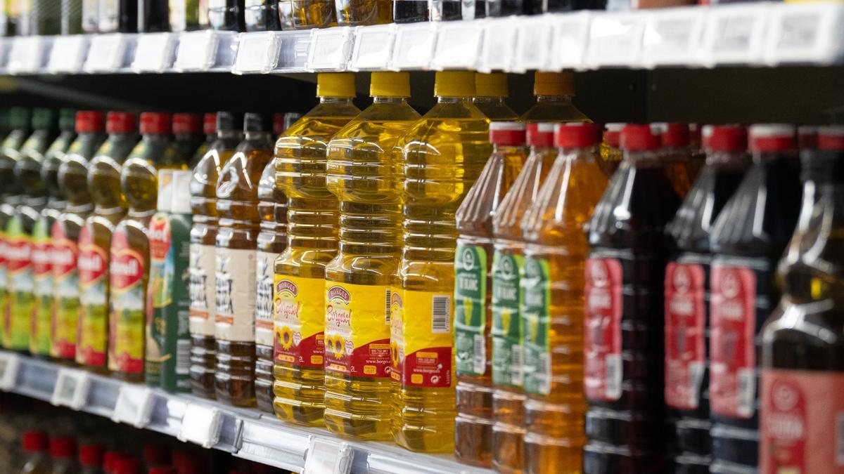 Varias botellas de aceite