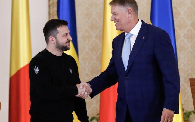 Zelenski, ayer con el presidente rumano, Klaus Iohannis.
