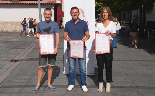 Representantes de Ttakun y del Ayuntamiento.
