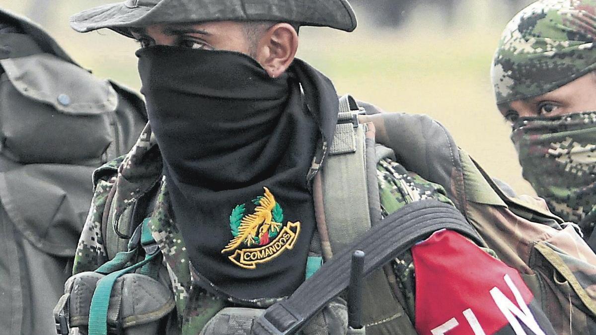 Un miembro de la guerrilla del ELN en Colombia.