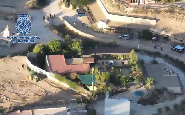 El operativo policial en la secta budista.