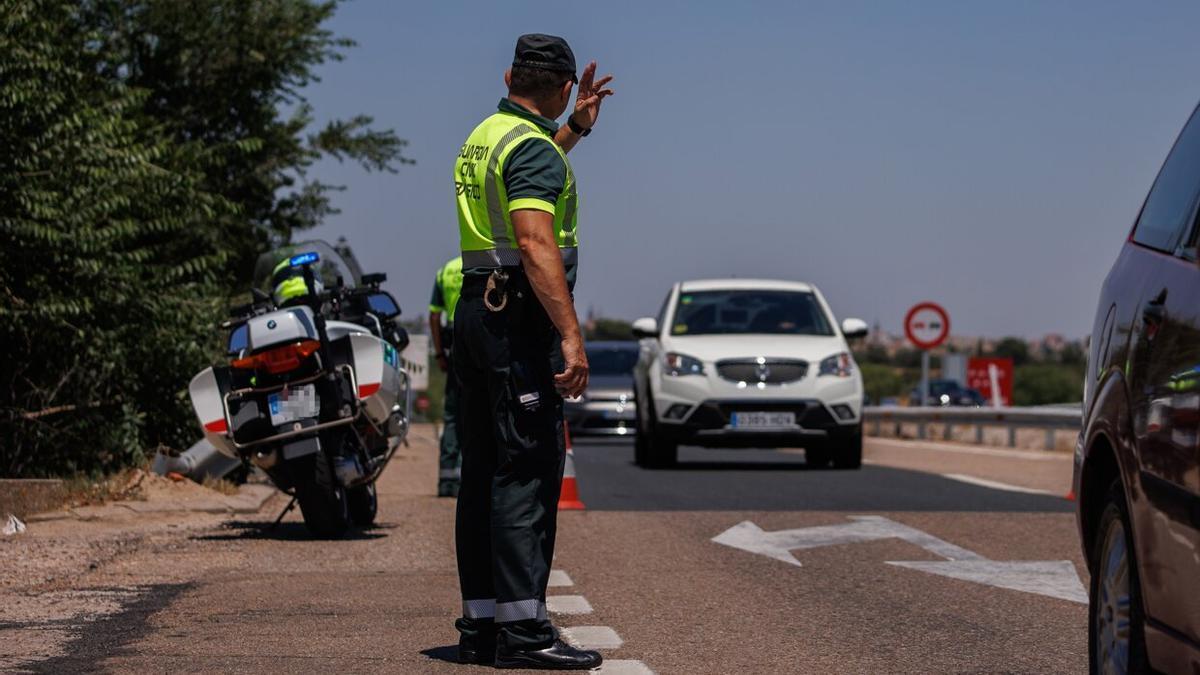 Control de la Guardia Civil en una carretera de Madrid.