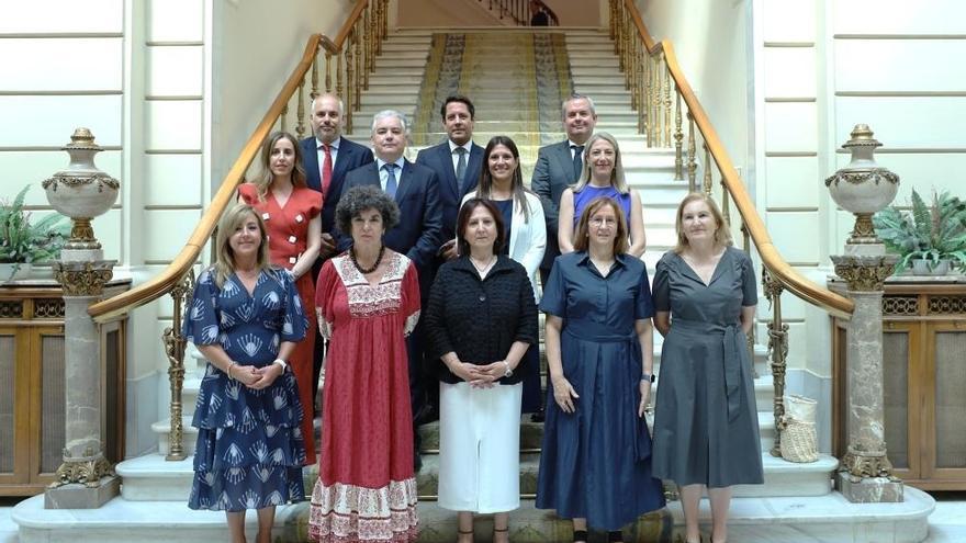 La fiscal general del Estado, Teresa Peramato, junto a los nuevos vocales del Consejo Fiscal