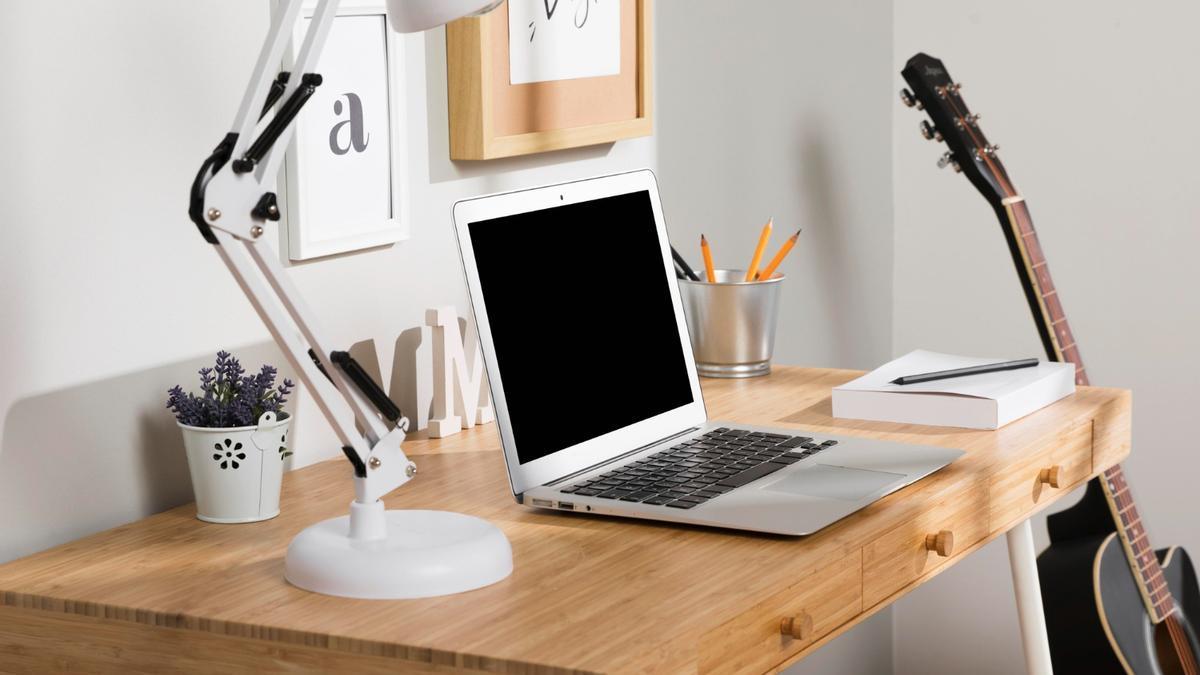 Escritorio organizado para la vuelta al cole y al trabajo