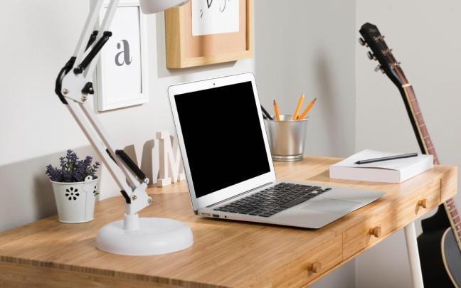 Escritorio organizado para la vuelta al cole y al trabajo