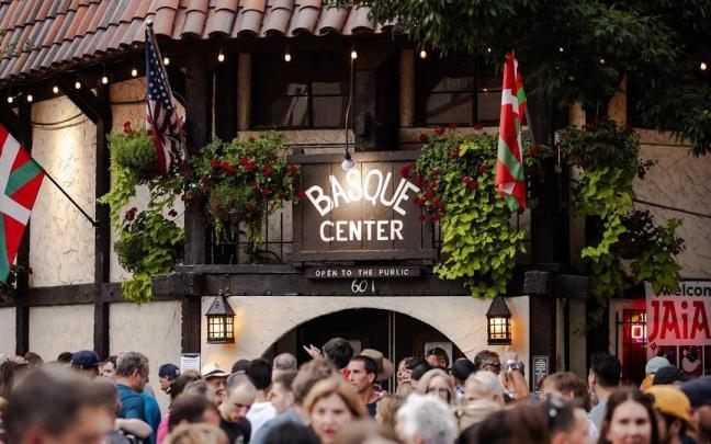 Una multitud se agolpa ante el ‘Basque Center’ de Boise (Idaho), durante el último Jaialdi, la gran fiesta de los centros vascos de Estados Unidos.