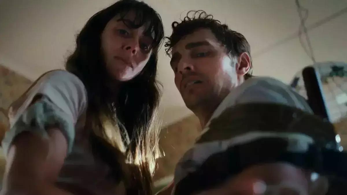 Alison Brie y Dave Franco en 'Together'