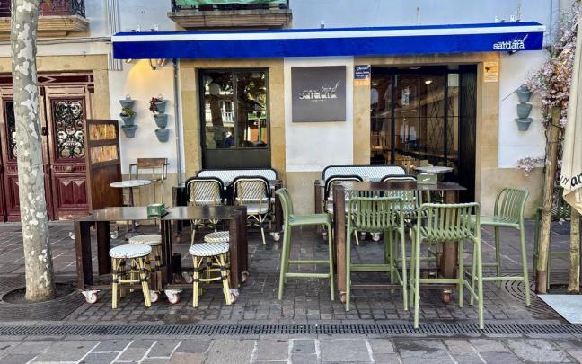 Foto del exterior del bar Sardara de Hondarribia, ubicado en la calle San Pedro.
