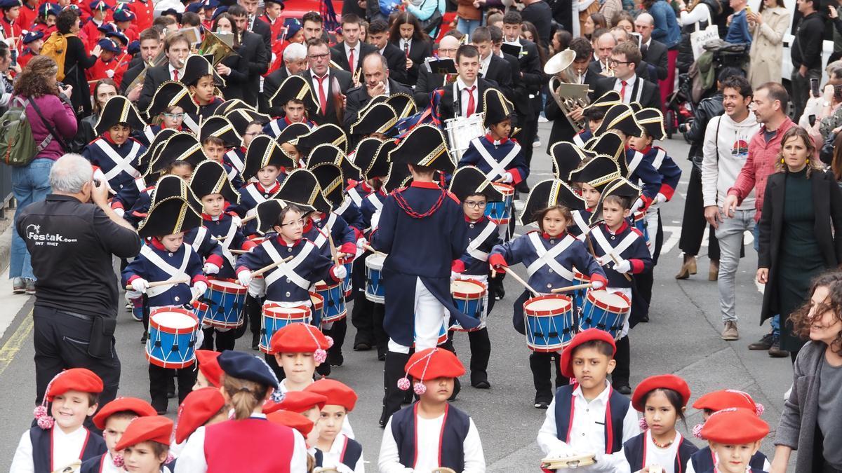 Los niños y las niñas de Zestoa emularán a los mayores en la tamborrada de la tarde del domingo.