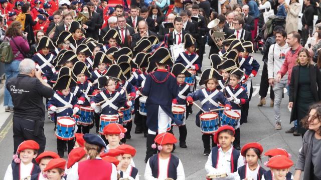 Los niños y las niñas de Zestoa emularán a los mayores en la tamborrada de la tarde del domingo.