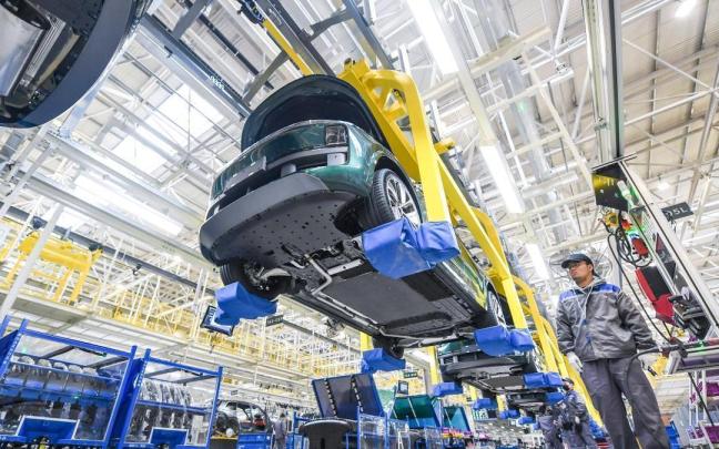 Una factoría china de vehículos eléctricos. / EP Una factoría china de vehículos eléctricos.