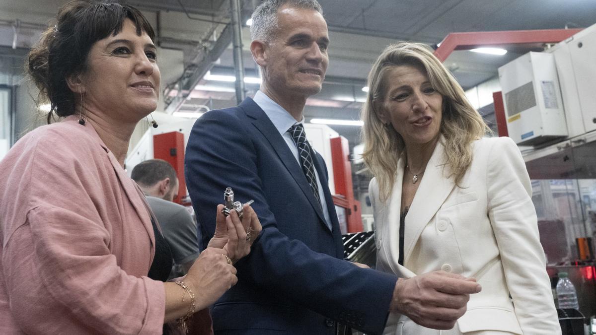 La vicepresidenta segunda y ministra de Trabajo y Economía Social, Yolanda Díaz, durante su visita a la cooperativa Copreci del grupo Mondragon, en Aretxabaleta