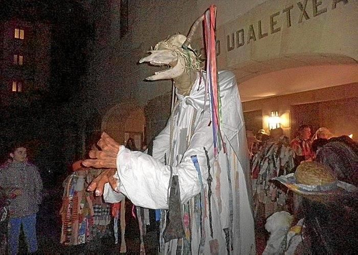 Trapujale en la plaza Santo Cristo.