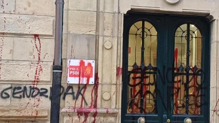 Fachada de a sede de los socialistas en Donostia.