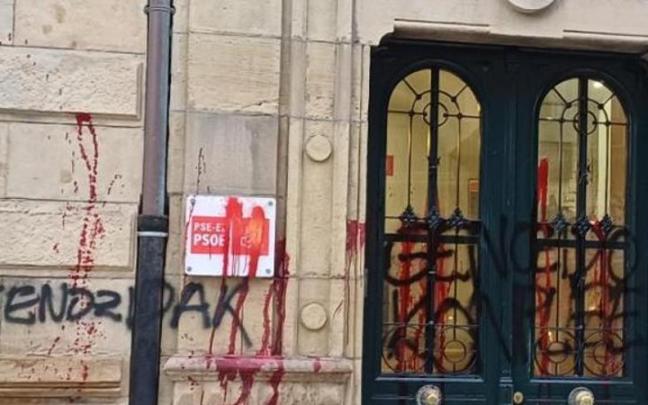 Fachada de a sede de los socialistas en Donostia.