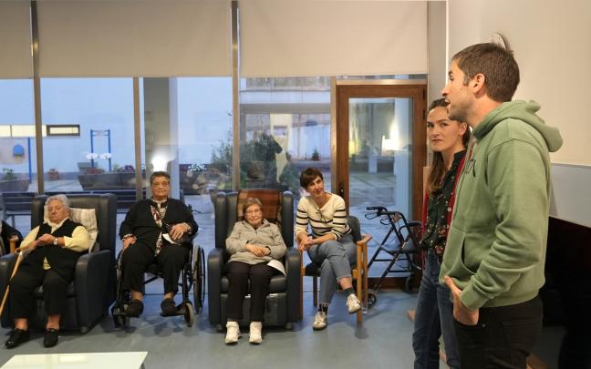 Residencias de Bizkaia incorporan el bertsolarismo como terapia para personas mayores