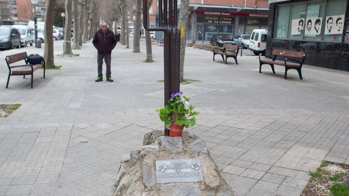 Homenaje en el monolito del 3 de marzo
