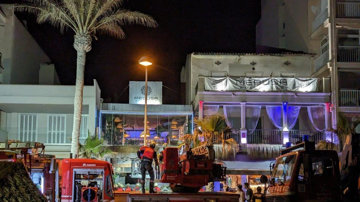 Se derrumba un restaurante en la playa de Palma