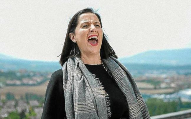 Una mujer hace un irrintzi, en una escena del cortometraje 'Erraiak''