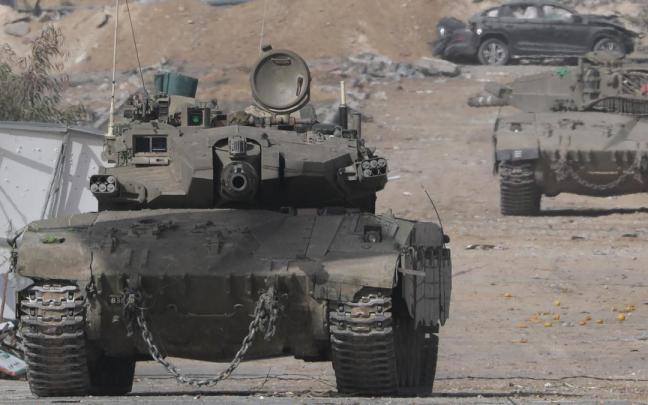 Tanques israelíes en la Franja de Gaza. Tanques israelíes en la Franja de Gaza.