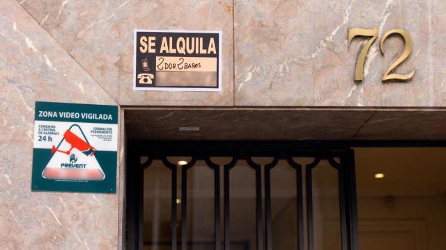 Cartel de alquiler.