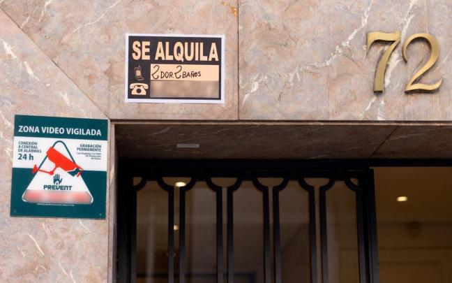 Cartel de alquiler.
