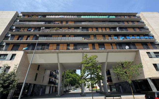 El bloque de viviendas de alquiler social que Obra Social La Caixa inauguró en 2009 en el ámbito de la Cerrajera.