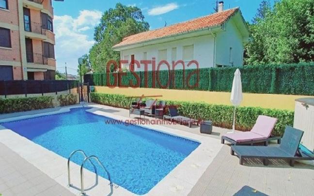 Pisos y casas con piscina en Castro o Noja: Las segundas residencias de los vizcaínos en Cantabria. Pisos y casas con piscina en Castro o Noja: Las segundas residencias de los vizcaínos en Cantabria.